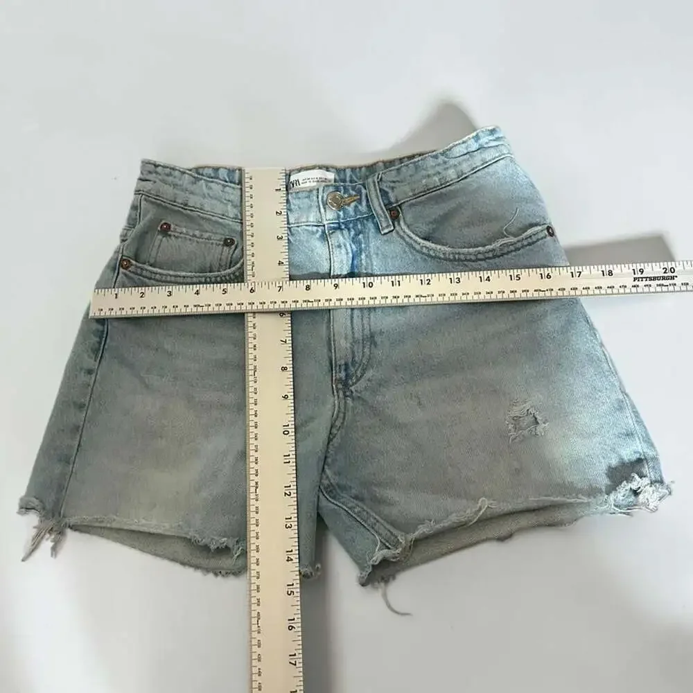 Zara High Rise Light Wash Mom Denim Shorts Size 4